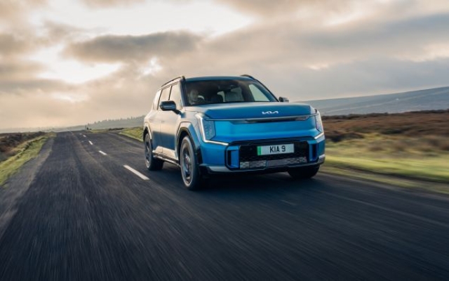 Kia EV9 named ‘Best Large Electric Car’ in 2025 Carbuyer Awards